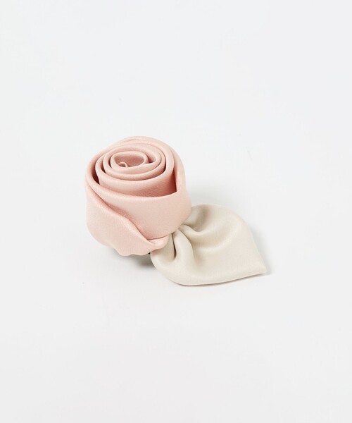 UNITED ARROWS（ユナイテッドアローズ）の「サテン ローズ コサージュ（ブローチ/コサージュ・レディース・ピンク/オフホワイト/ブラック・FREE）」の12枚目の写真
