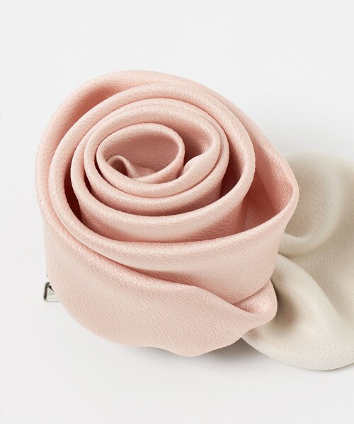 UNITED ARROWS（ユナイテッドアローズ）の「サテン ローズ コサージュ（ブローチ/コサージュ・レディース・ピンク/オフホワイト/ブラック・FREE）」の13枚目の写真