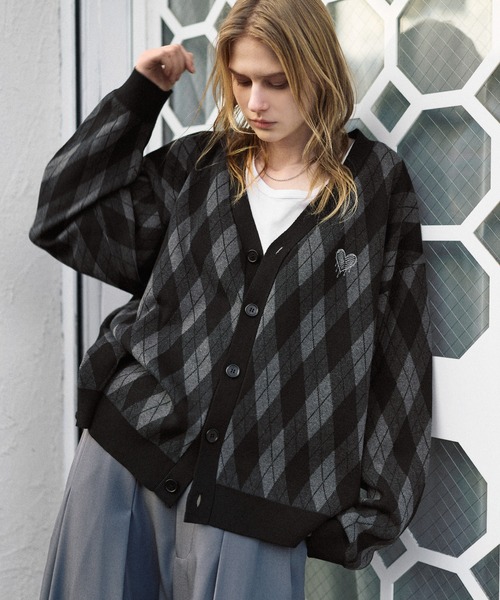 ROCHEM(ローシェン)の「ラクガキハート刺繍 短丈Vネックカーディガン(カーディガン/ボレロ・メンズ・ブラック系/ホワイト系/ブラック/グレー・XS/S/M/L)」の20枚目の写真