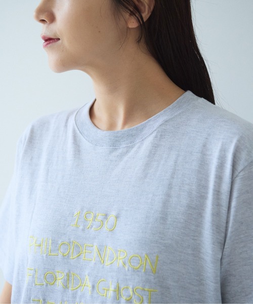 yuni（ユニ　）の「PHILODENDRON embroidely Tshirt（Tシャツ/カットソー・レディース・グレー/ホワイト・FREE）」の17枚目の写真