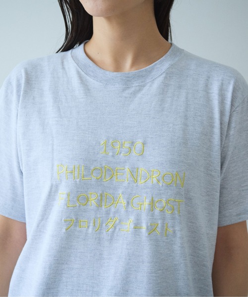 yuni（ユニ　）の「PHILODENDRON embroidely Tshirt（Tシャツ/カットソー・レディース・グレー/ホワイト・FREE）」の18枚目の写真