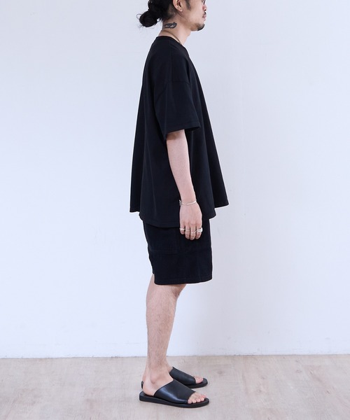 LES TIEN(レスティエン)の「LES TIEN BINDED NECK OVERSIZED TEE (HV-2092)(Tシャツ/カットソー・メンズ・ネイビー/ホワイト/ブラック/ブラック系その他2・SMALL/LARGE/MEDIUM)」の9枚目の写真