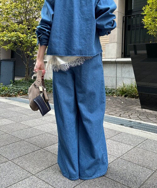 DouDou（ドゥドゥ）の「【インフルエンサーOKOCHI企画】デニムタックイージーパンツ（その他パンツ・レディース・ブルー・38/36）」の11枚目の写真