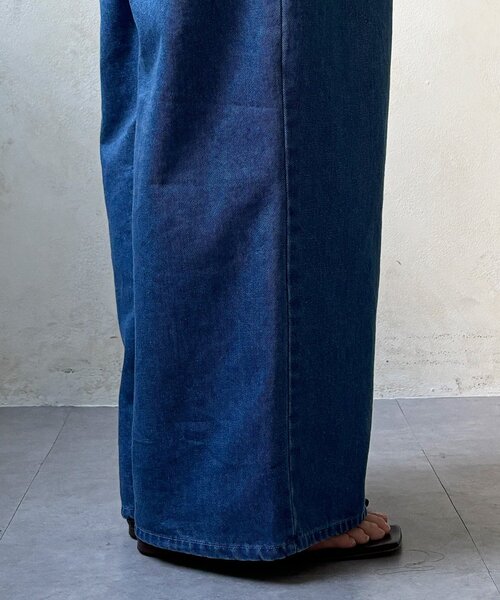 DouDou（ドゥドゥ）の「【インフルエンサーOKOCHI企画】デニムタックイージーパンツ（その他パンツ・レディース・ブルー・38/36）」の3枚目の写真