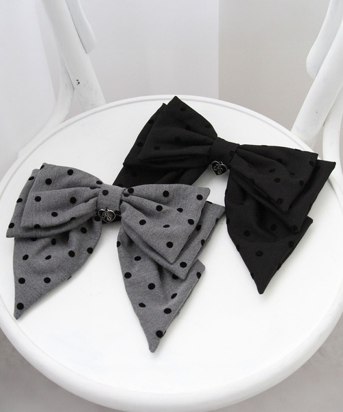 DearMyLoveRose(ディアマイラブローズ)の「オリジナルハートチャーム付きビッグリボンドットバレッタ(その他ヘアアクセサリー・レディース・グレー/ブラック・FREE)」の3枚目の写真