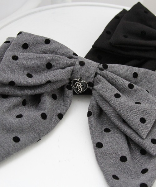 DearMyLoveRose(ディアマイラブローズ)の「オリジナルハートチャーム付きビッグリボンドットバレッタ(その他ヘアアクセサリー・レディース・グレー/ブラック・FREE)」の4枚目の写真