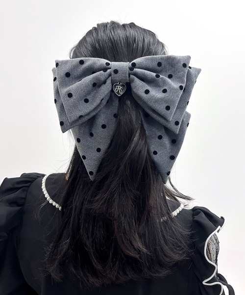 DearMyLoveRose(ディアマイラブローズ)の「オリジナルハートチャーム付きビッグリボンドットバレッタ(その他ヘアアクセサリー・レディース・グレー/ブラック・FREE)」の7枚目の写真