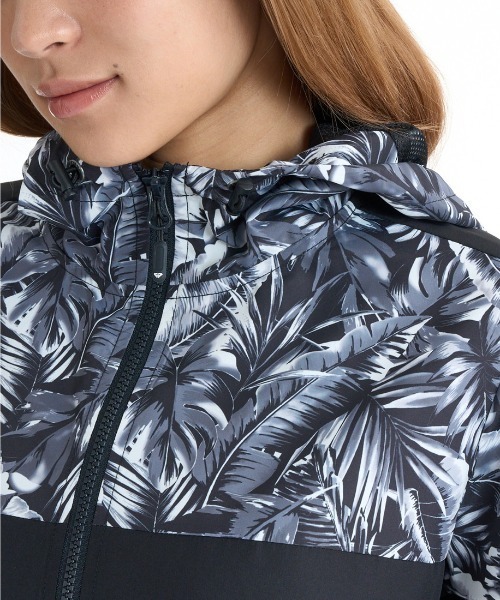 ROXY(ロキシー)の「ロキシー ROXY フィットネス アウター(ナイロンジャケット・レディース・ホワイト/ブラック/グリーン・M/L)」の13枚目の写真