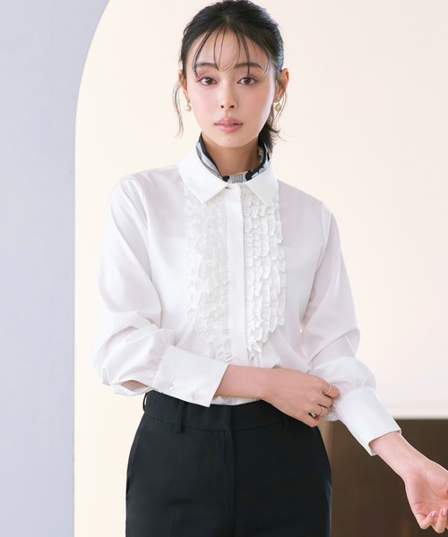 RUIRUE BOUTIQUE(ルイルエブティック)の「洗える | フリル & タックシャツブラウス | トップス・シャツ・オケージョンブラウス・長袖ブラウス・きれいめブラウス・オフィスカジュアルブラウス・フリルブラウス(シャツ/ブラウス・レディース・チャコール/ライトグレー/オフホワイト・M/L/S)」の12枚目の写真