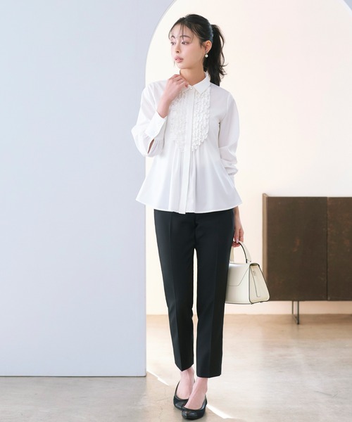 RUIRUE BOUTIQUE(ルイルエブティック)の「洗える | フリル & タックシャツブラウス | トップス・シャツ・オケージョンブラウス・長袖ブラウス・きれいめブラウス・オフィスカジュアルブラウス・フリルブラウス(シャツ/ブラウス・レディース・チャコール/ライトグレー/オフホワイト・M/L/S)」の13枚目の写真