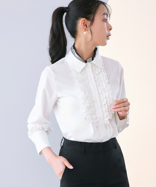 RUIRUE BOUTIQUE(ルイルエブティック)の「洗える | フリル & タックシャツブラウス | トップス・シャツ・オケージョンブラウス・長袖ブラウス・きれいめブラウス・オフィスカジュアルブラウス・フリルブラウス(シャツ/ブラウス・レディース・チャコール/ライトグレー/オフホワイト・M/L/S)」の15枚目の写真
