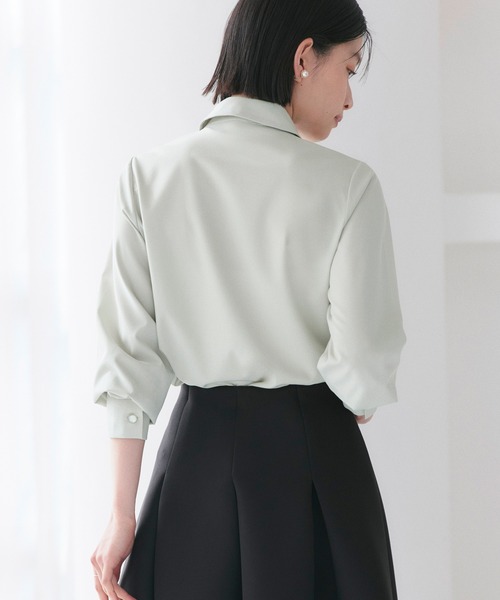 RUIRUE BOUTIQUE(ルイルエブティック)の「洗える | フリル & タックシャツブラウス | トップス・シャツ・オケージョンブラウス・長袖ブラウス・きれいめブラウス・オフィスカジュアルブラウス・フリルブラウス(シャツ/ブラウス・レディース・チャコール/ライトグレー/オフホワイト・M/L/S)」の22枚目の写真