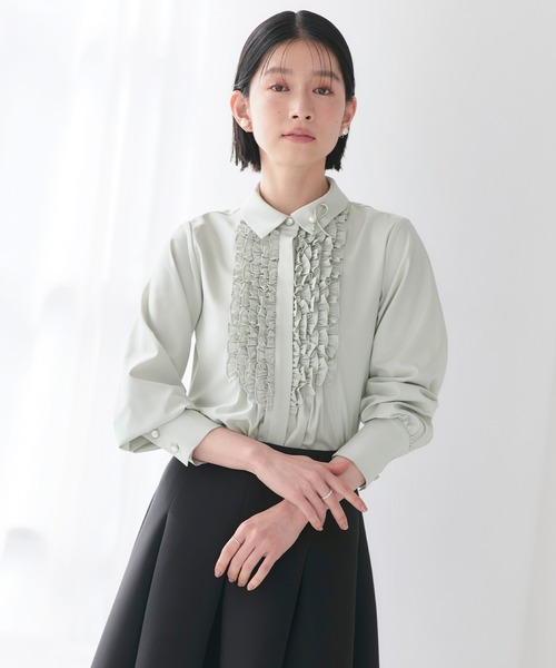 RUIRUE BOUTIQUE(ルイルエブティック)の「洗える | フリル & タックシャツブラウス | トップス・シャツ・オケージョンブラウス・長袖ブラウス・きれいめブラウス・オフィスカジュアルブラウス・フリルブラウス(シャツ/ブラウス・レディース・チャコール/ライトグレー/オフホワイト・M/L/S)」の11枚目の写真