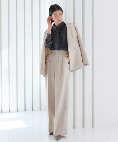 RUIRUE BOUTIQUE(ルイルエブティック)の「洗える | フリル & タックシャツブラウス | トップス・シャツ・オケージョンブラウス・長袖ブラウス・きれいめブラウス・オフィスカジュアルブラウス・フリルブラウス(シャツ/ブラウス・レディース・チャコール/ライトグレー/オフホワイト・M/L/S)」の7枚目の写真