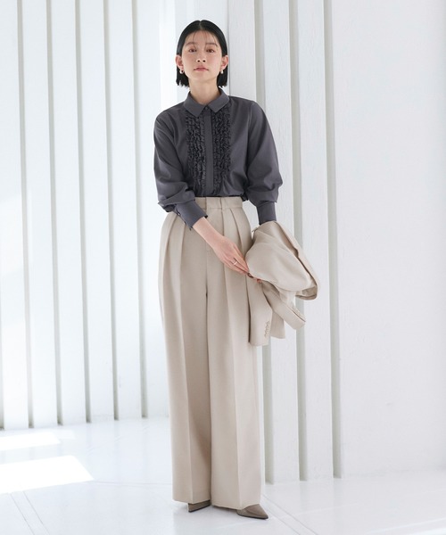 RUIRUE BOUTIQUE(ルイルエブティック)の「洗える | フリル & タックシャツブラウス | トップス・シャツ・オケージョンブラウス・長袖ブラウス・きれいめブラウス・オフィスカジュアルブラウス・フリルブラウス(シャツ/ブラウス・レディース・チャコール/ライトグレー/オフホワイト・M/L/S)」の9枚目の写真