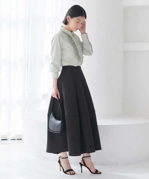 RUIRUE BOUTIQUE(ルイルエブティック)の「洗える | フリル & タックシャツブラウス | トップス・シャツ・オケージョンブラウス・長袖ブラウス・きれいめブラウス・オフィスカジュアルブラウス・フリルブラウス(シャツ/ブラウス・レディース・チャコール/ライトグレー/オフホワイト・M/L/S)」の10枚目の写真