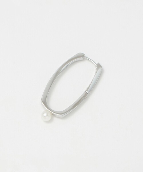 UNITED ARROWS（ユナイテッドアローズ）の「オーバルフープ&イミテーションパール ピアス（ピアス（両耳用）・レディース・シルバー・FREE）」の4枚目の写真