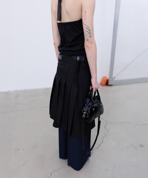 LCDC TM（エルシーディーシーティーエム）の「ASYMMETRIC PLEATED SKIRT (BLACK)（スカート・レディース・その他・SMALL/MEDIUM）」の5枚目の写真