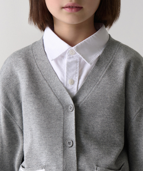 MUSINSA STANDARD KIDS（ムシンサスタンダードキッズ）の「リラックスドプレッピーカーディガン [ミディアムグレー/ホワイト]（カーディガン/ボレロ・レディース・その他・110/120/130/140/150/160）」の4枚目の写真