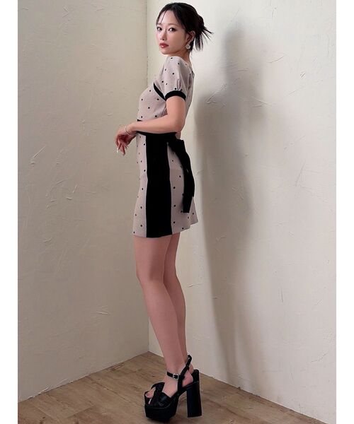 RESEXXY(リゼクシー)の「ツイスト厚底サンダル(サンダル・レディース・ブラック/アイボリー・LARGE/MEDIUM/SMALL)」の5枚目の写真