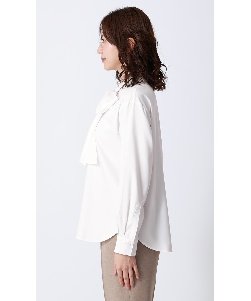 AOYAMA(アオヤマ)の「2通りの着こなしを楽しめる華やかトップス バンドカラーボウタイシャツ【長袖】【2WAY】(シャツ/ブラウス・レディース・ホワイト/ブルー・L/M)」の5枚目の写真