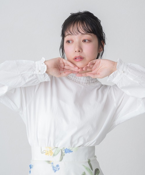 MISCH MASCH(ミッシュマッシュ)の「2026春夏新作 WEB限定 フリルスタンドカラーブラウス(シャツ/ブラウス・レディース・ホワイト/ブルー・フリ-)」の3枚目の写真