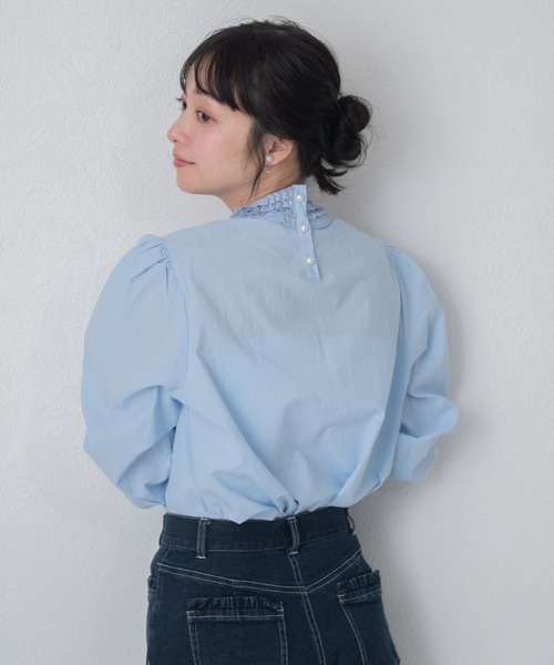 MISCH MASCH(ミッシュマッシュ)の「2026春夏新作 WEB限定 フリルスタンドカラーブラウス(シャツ/ブラウス・レディース・ホワイト/ブルー・フリ-)」の17枚目の写真