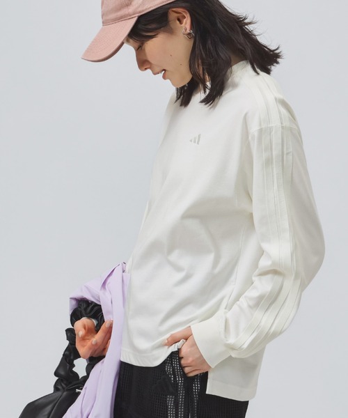 adidas（アディダス）の「アディダス adidas エッセンシャル プラス スリー ストライプス ルーズ フィット 長袖 Tシャツ（Tシャツ/カットソー・レディース・ブラック/オフホワイト/ライトグリーン・S/M/L/XL）」の2枚目の写真