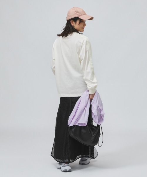 adidas（アディダス）の「アディダス adidas エッセンシャル プラス スリー ストライプス ルーズ フィット 長袖 Tシャツ（Tシャツ/カットソー・レディース・ブラック/オフホワイト/ライトグリーン・S/M/L/XL）」の6枚目の写真