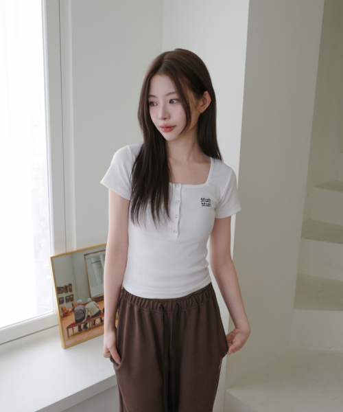 muahmuah（ムーアムーア）の「ヘンリーネックスクエアネック半袖Tシャツ[2色]（Tシャツ/カットソー・レディース・アイボリー/ブラック・FREE）」の9枚目の写真