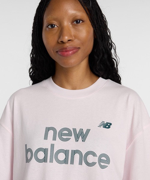 NEW BALANCE(ニューバランス)の「ジャージグラフィックTシャツ(Tシャツ/カットソー・レディース・ホワイト/ライトピンク/ブラック・X-LARGE/LARGE/MEDIUM/SMALL)」の7枚目の写真