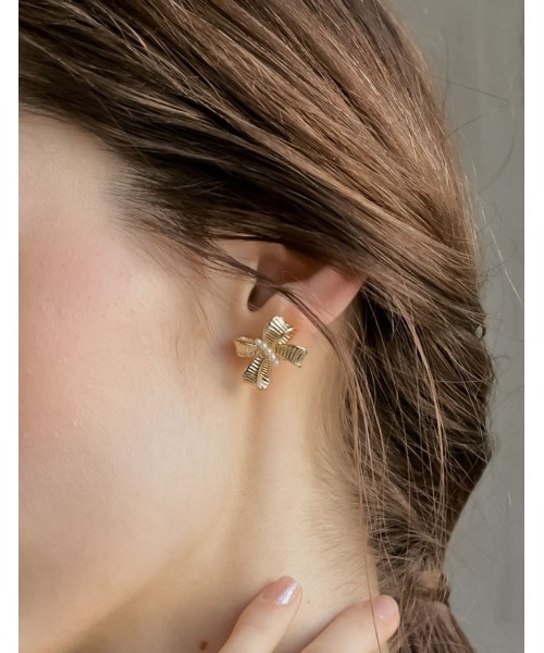 MEISM（ミズム）の「[MEISM by Re:EDIT]メタル×フェイクプチパールリボンピアス（ピアス（両耳用）・レディース・ゴールド/シルバー・FREE）」の9枚目の写真