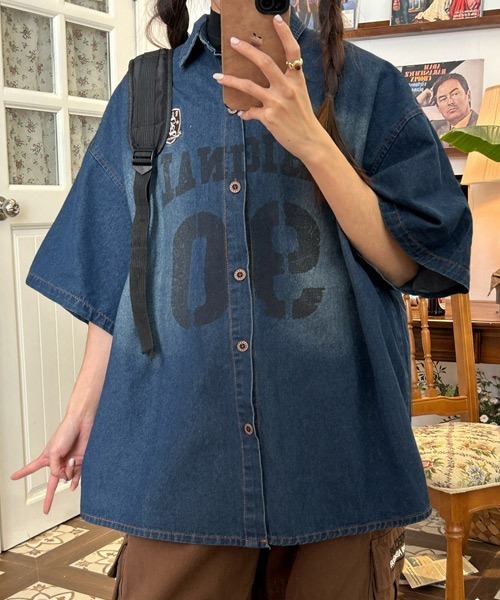 Ressaca（レサーカ）の「オーバーサイズナンバープリント半袖デニムシャツ（シャツ/ブラウス・メンズ・ブラウン/ブルー・XL）」の2枚目の写真