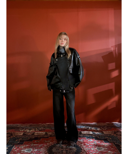 OVERTHEOIR(オーバー ド ワール)の「detail bulky flap epaulet leather jacket black(ライダースジャケット・レディース・ブラック・FREE)」の3枚目の写真