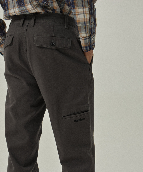 MAGOODGAN(メックウッドガン)の「チノ4304 ストレートフィット ダークグレー コットンパンツ(その他パンツ・レディース・その他・34/32/30/26/28)」の3枚目の写真