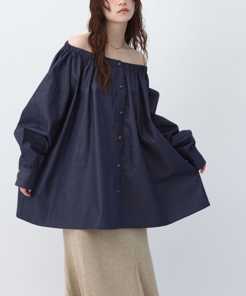 NOAHL(ノアル)の「【NOAHL】2WAYオフショルギャザーチュニックブラウス(シャツ/ブラウス・レディース・オフホワイト/インディゴブルー・FREE)」の2枚目の写真