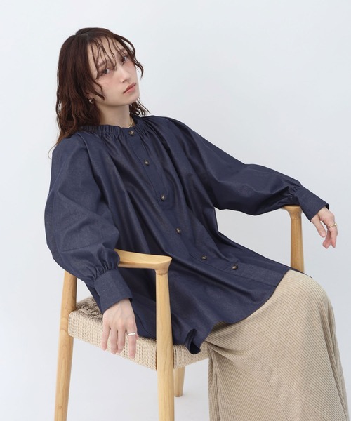 NOAHL(ノアル)の「【NOAHL】2WAYオフショルギャザーチュニックブラウス(シャツ/ブラウス・レディース・オフホワイト/インディゴブルー・FREE)」の4枚目の写真