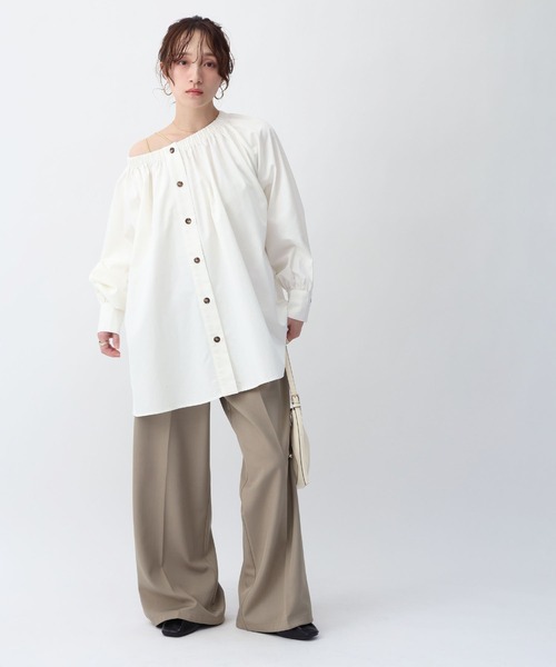 NOAHL(ノアル)の「【NOAHL】2WAYオフショルギャザーチュニックブラウス(シャツ/ブラウス・レディース・オフホワイト/インディゴブルー・FREE)」の14枚目の写真