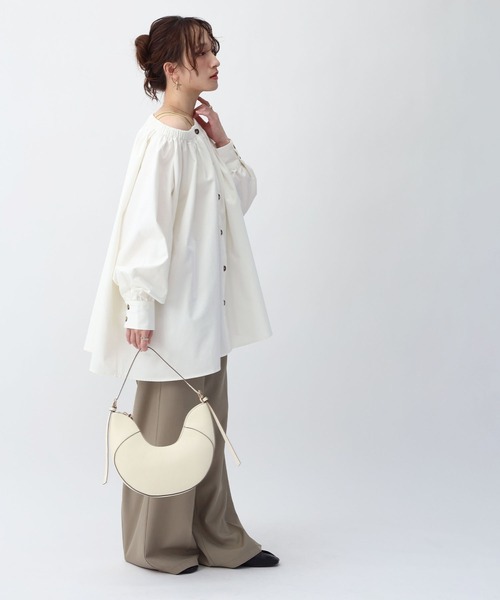 NOAHL(ノアル)の「【NOAHL】2WAYオフショルギャザーチュニックブラウス(シャツ/ブラウス・レディース・オフホワイト/インディゴブルー・FREE)」の12枚目の写真