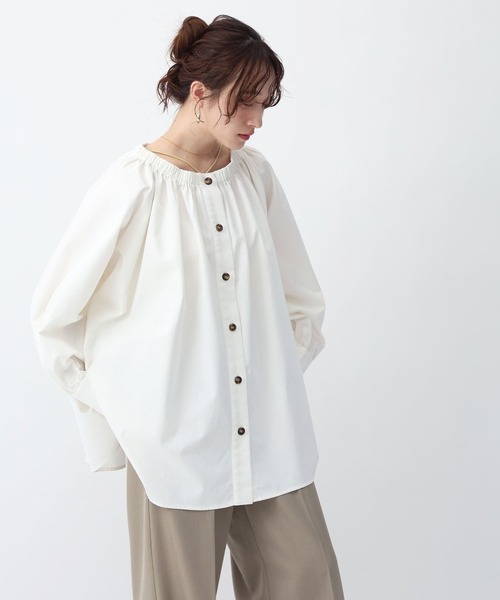 NOAHL(ノアル)の「【NOAHL】2WAYオフショルギャザーチュニックブラウス(シャツ/ブラウス・レディース・オフホワイト/インディゴブルー・FREE)」の10枚目の写真