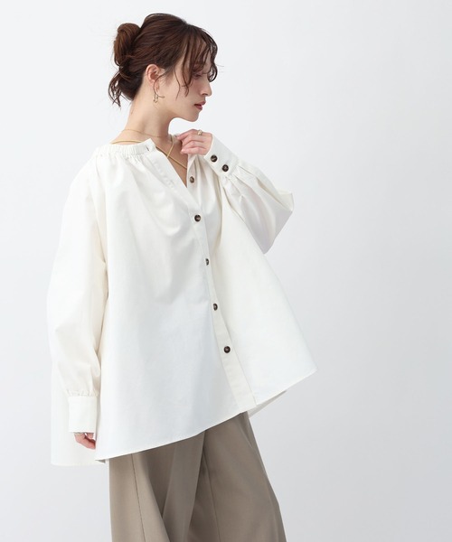 NOAHL(ノアル)の「【NOAHL】2WAYオフショルギャザーチュニックブラウス(シャツ/ブラウス・レディース・オフホワイト/インディゴブルー・FREE)」の8枚目の写真
