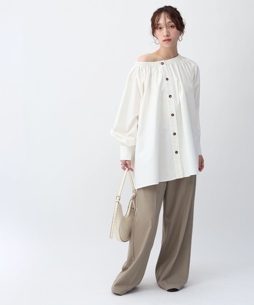 NOAHL(ノアル)の「【NOAHL】2WAYオフショルギャザーチュニックブラウス(シャツ/ブラウス・レディース・オフホワイト/インディゴブルー・FREE)」の7枚目の写真