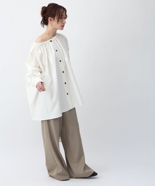 NOAHL(ノアル)の「【NOAHL】2WAYオフショルギャザーチュニックブラウス(シャツ/ブラウス・レディース・オフホワイト/インディゴブルー・FREE)」の6枚目の写真