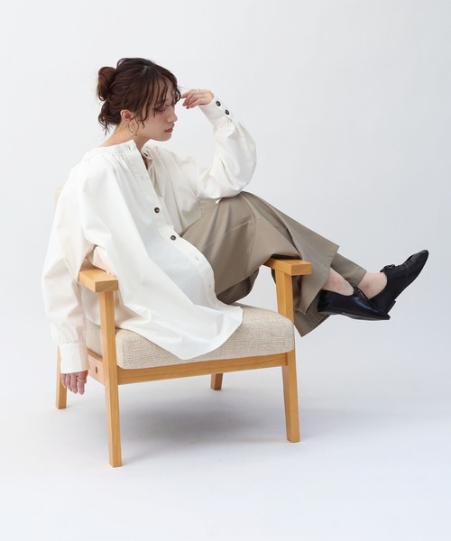 NOAHL(ノアル)の「【NOAHL】2WAYオフショルギャザーチュニックブラウス(シャツ/ブラウス・レディース・オフホワイト/インディゴブルー・FREE)」の5枚目の写真