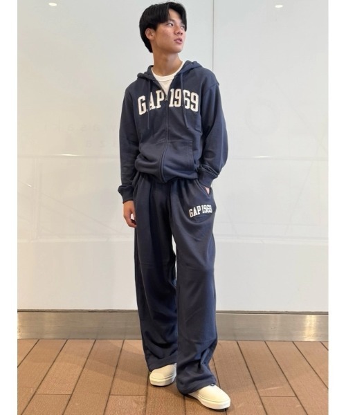 GAP（ギャップ）の「フレンチテリー リラックスフィット GAP1969ロゴ ジップアップパーカー（パーカー・メンズ・グレー/ネイビー/イエロー/ブラック/ブルー・XS/L/M/S/XL）」の20枚目の写真