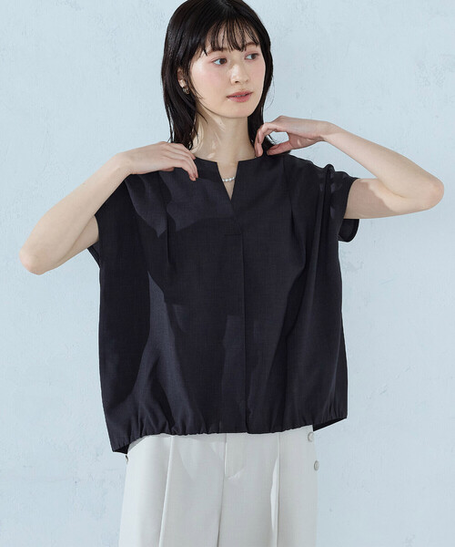 COMME CA ISM（コムサイズム）の「ノースリーブ タックブラウス（シャツ/ブラウス・レディース・グリーン/チャコール/グレイッシュベージュ・MEDIUM/LARGE）」の2枚目の写真