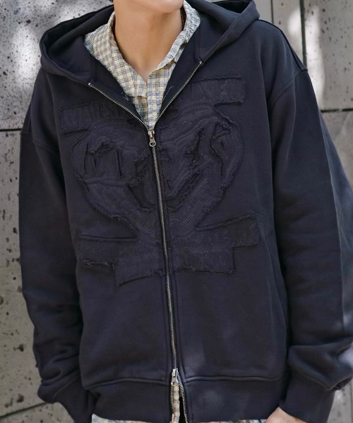 MAISON MINED(メゾンミネド)の「DOODLE HEART APPLIQUE HOOD ZIP UP NAVY(パーカー・メンズ・その他・MEDIUM/LARGE/SMALL)」の8枚目の写真