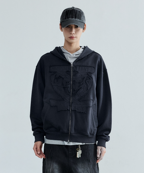 MAISON MINED(メゾンミネド)の「DOODLE HEART APPLIQUE HOOD ZIP UP NAVY(パーカー・メンズ・その他・MEDIUM/LARGE/SMALL)」の4枚目の写真