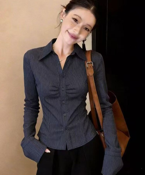 AsheKsha(アシクシャ)の「スリムフィットシャツ(シャツ/ブラウス・レディース・ネイビー・M)」の7枚目の写真