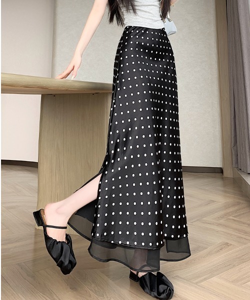 LUCPY(ラクピー)の「ドットシアーロングスカート(その他トップス・レディース・ブラック/ホワイト・X-LARGE/LARGE/MEDIUM/SMALL)」の2枚目の写真